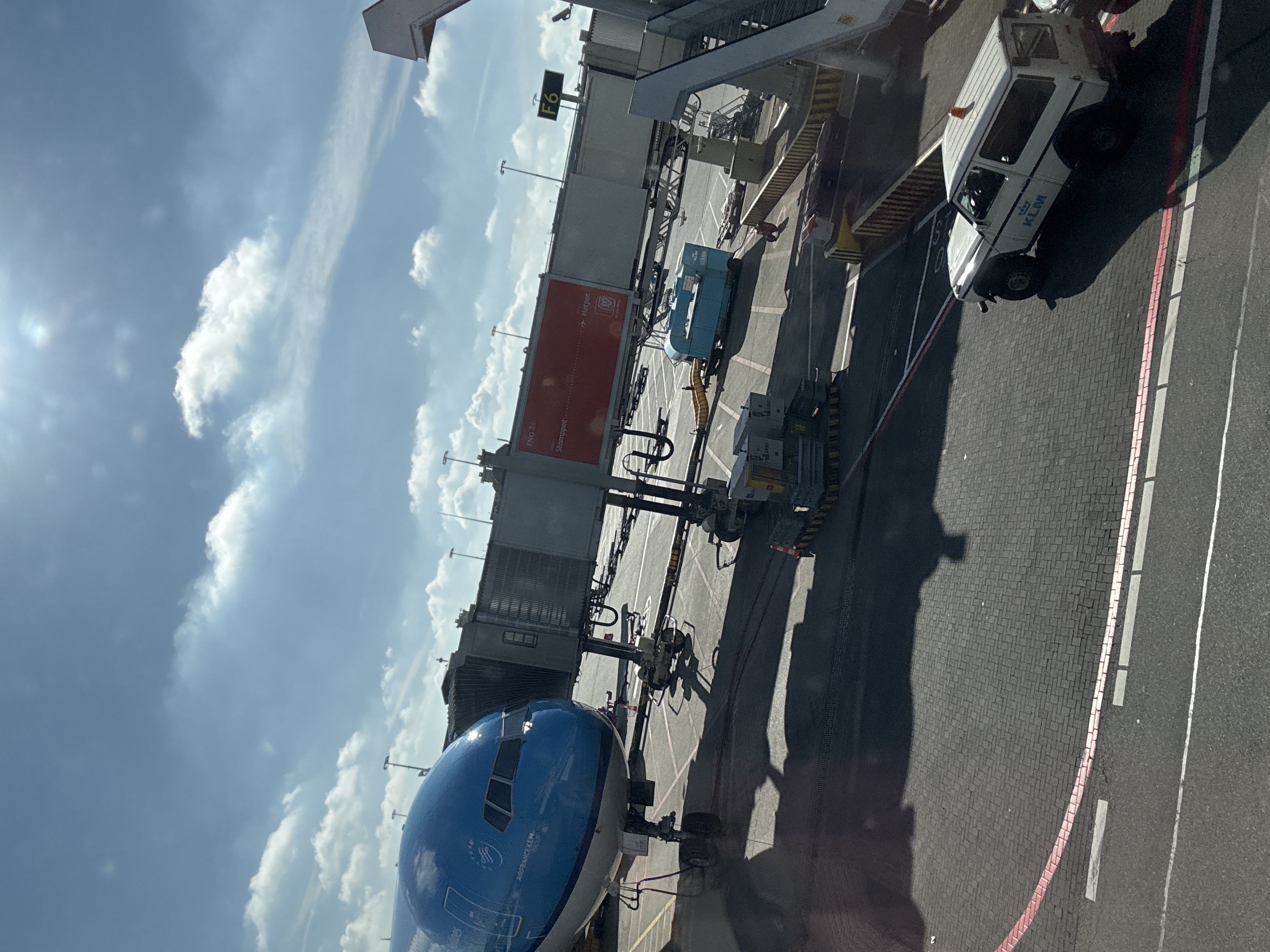 Afbeelding bij Bij de gate aangekomen